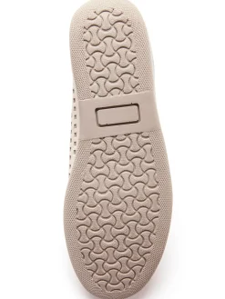 Sans-gêne en cuir perforés