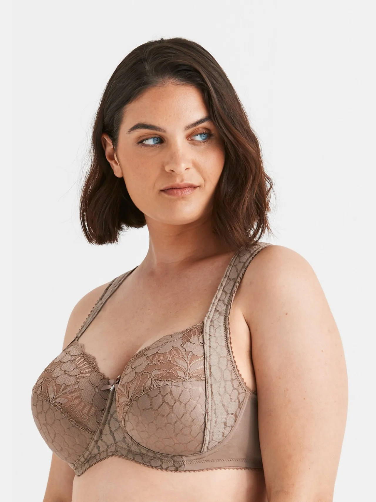 Soutien-gorge armatures enveloppant