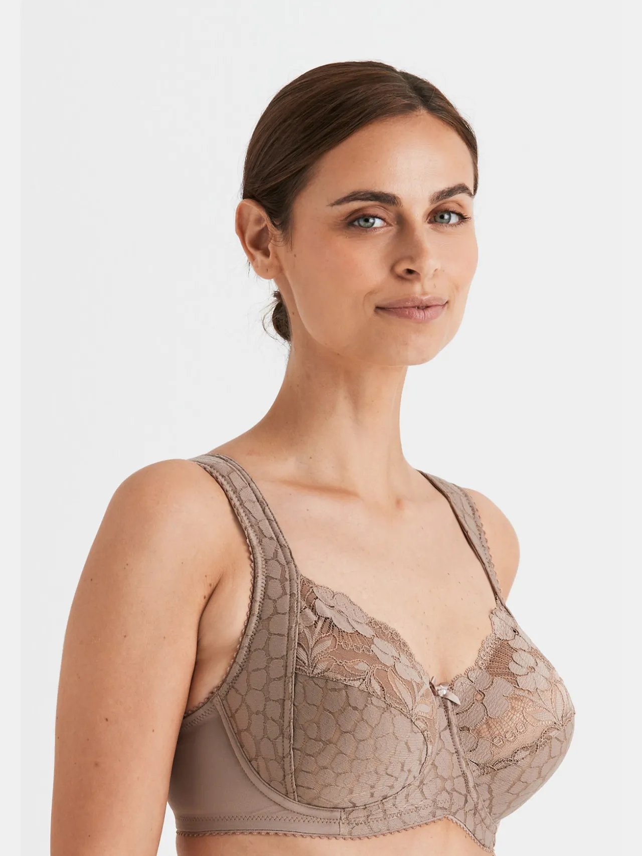 Soutien-gorge armatures enveloppant