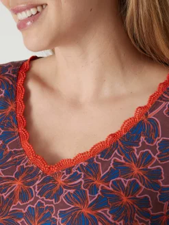 Tee-shirt avec dentelle à l'encolure