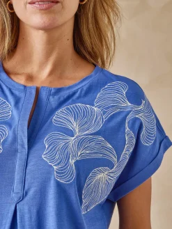 Tee-shirt brodé encolure tunisienne