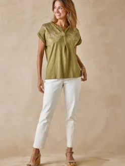 Tee-shirt brodé encolure tunisienne