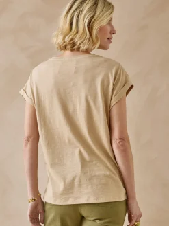 Tee-shirt brodé encolure tunisienne