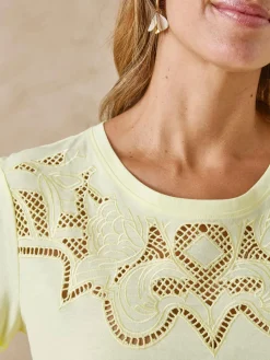 Tee-shirt coton à broderies ajourées