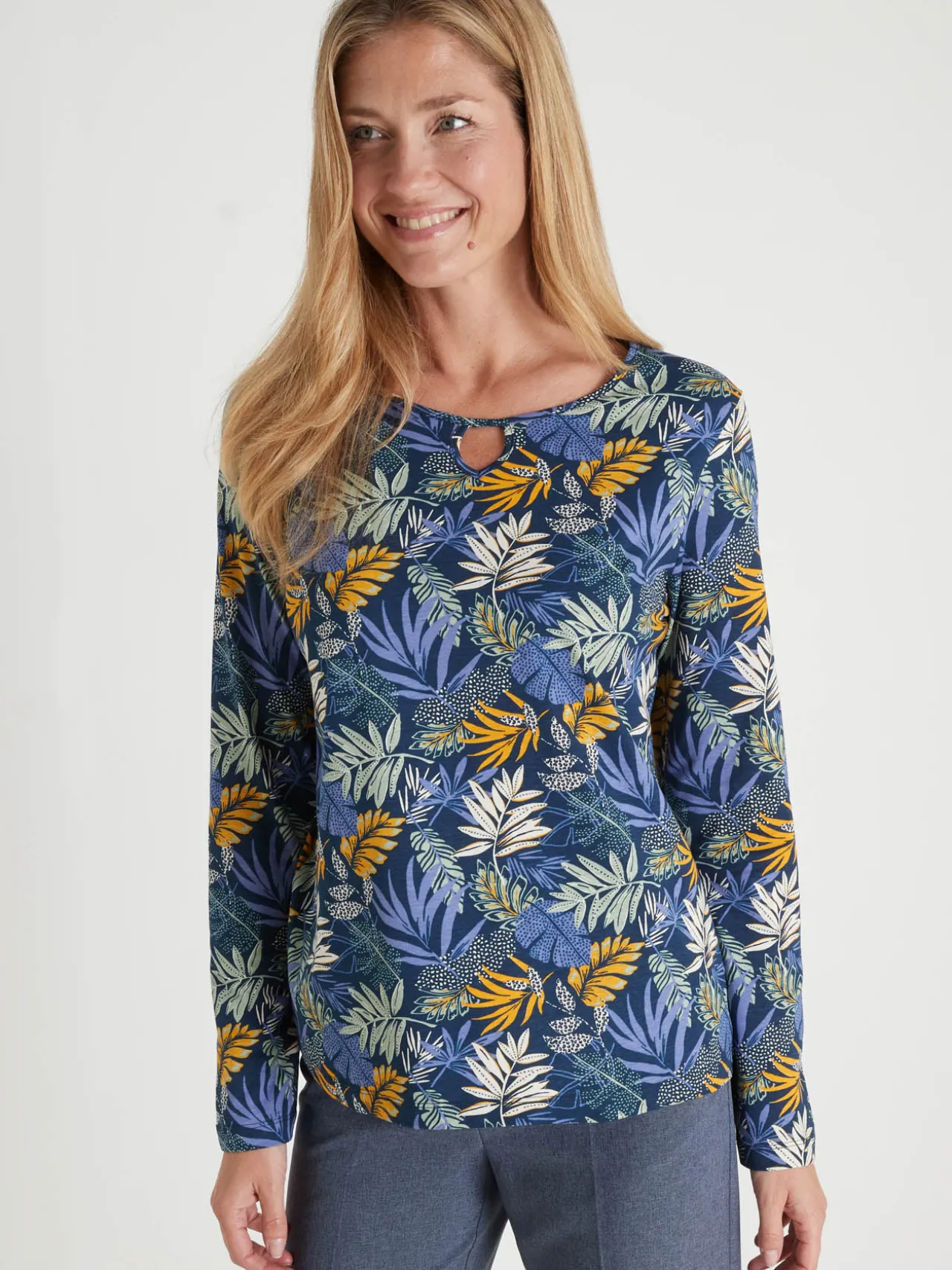 Tee-shirt encolure fantaisie