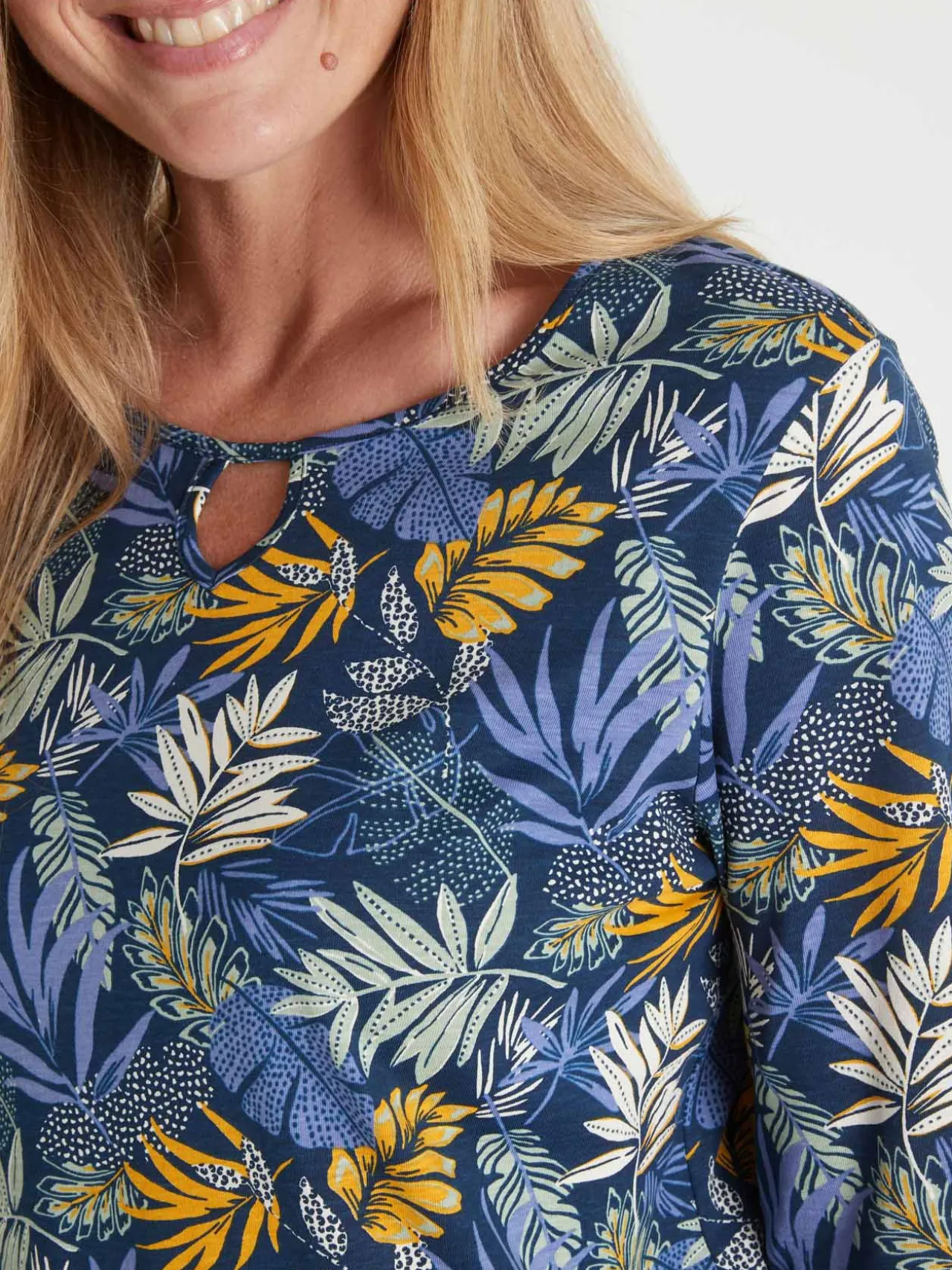 Tee-shirt encolure fantaisie