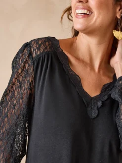 Tee-shirt fantaisie avec dentelle