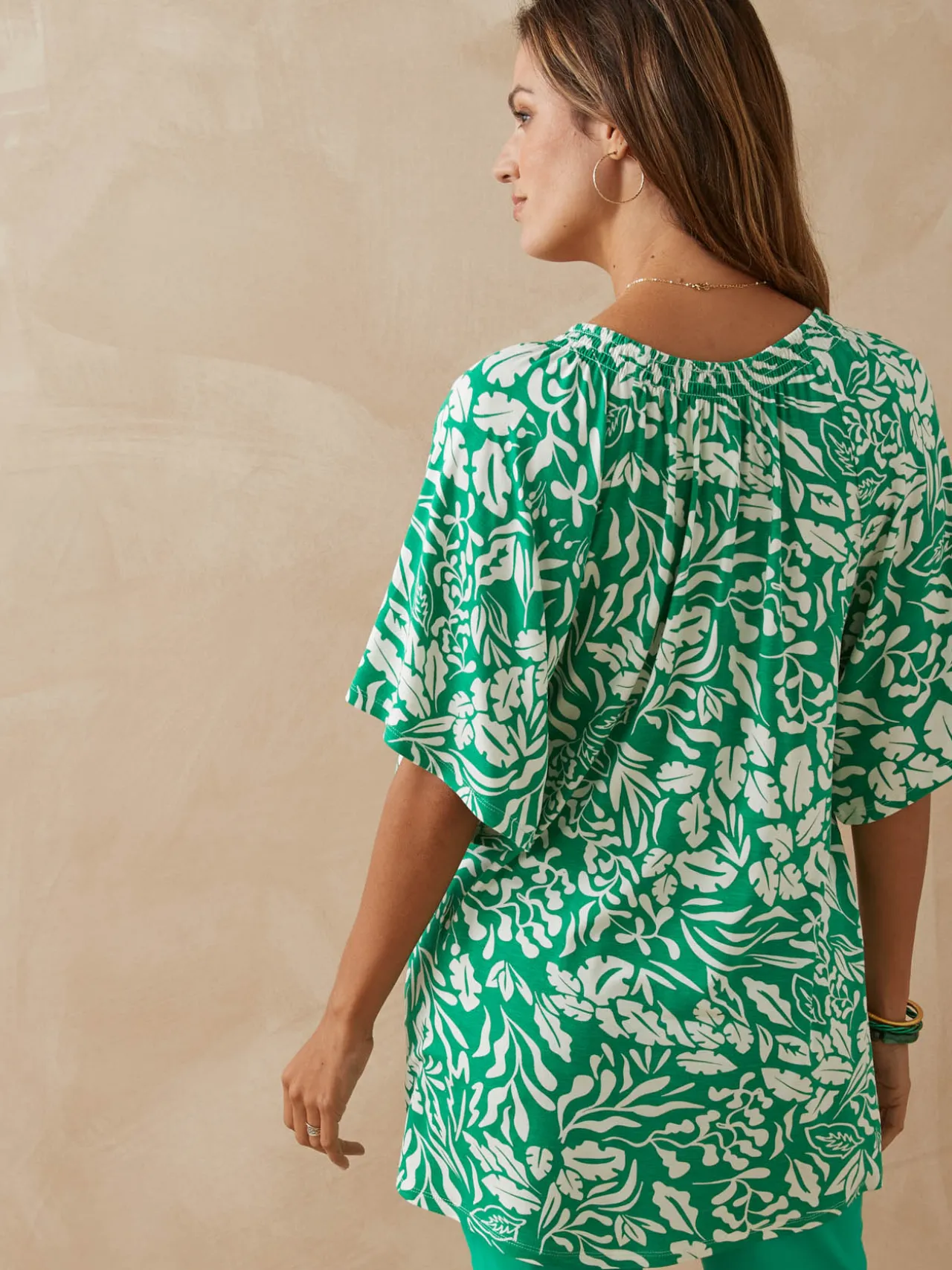 Tee-shirt V smocks au dos